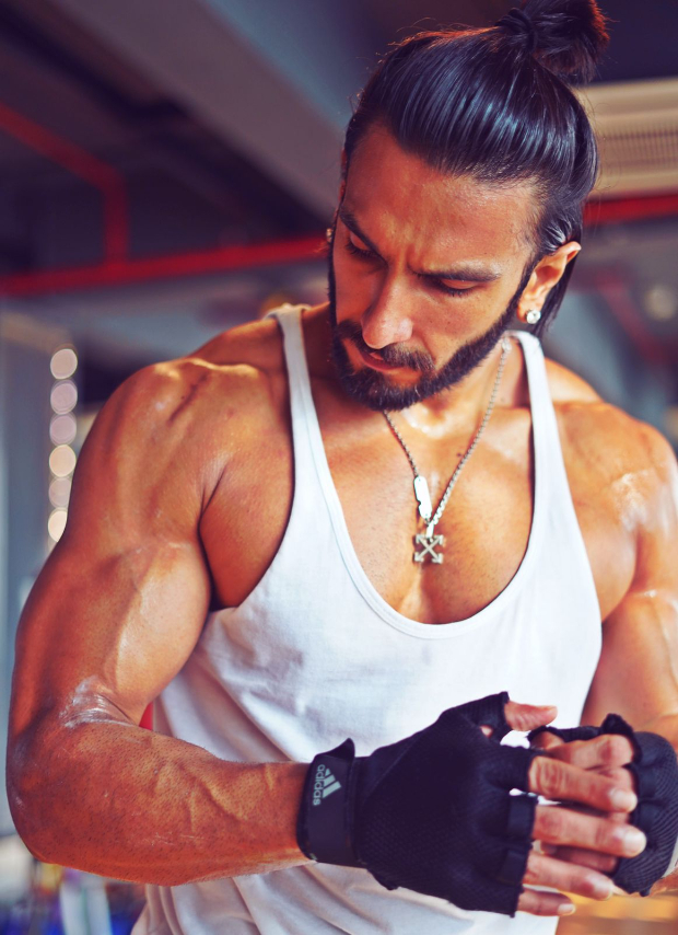 Ranveer Singh flaunts his bulked physique in recent photos