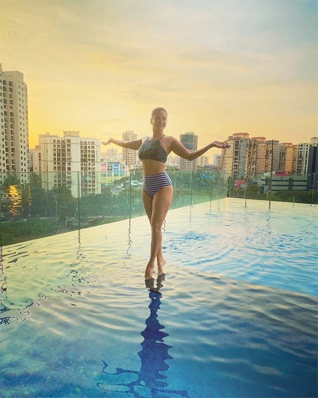 Sanny Loney New Xnxx Videos - Sunny Leone turns up the heat in a bikini set at her infinity pool in  Mumbai : Bollywood News - Bollywood Hungama