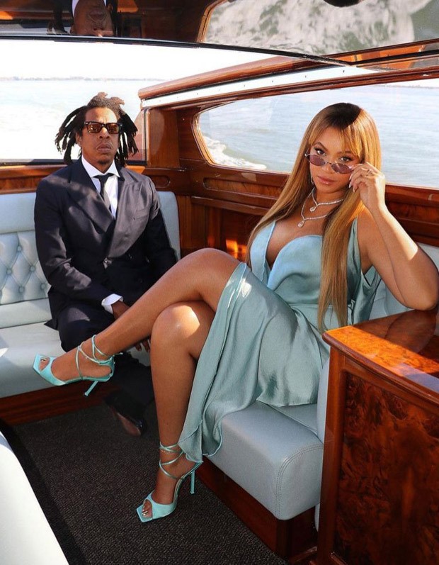 beyonce high slit dress stuns in a teal blue with a risque for a date night with Jay Z : Bollywood News trending dress