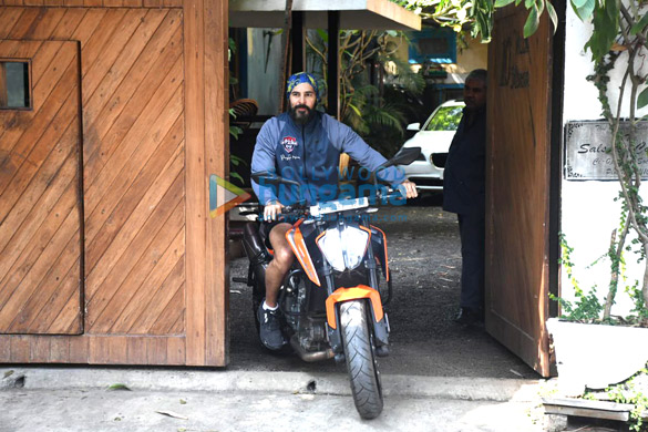 Photos: Dino Morea spotted in Bandra
