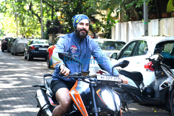 Photos: Dino Morea spotted in Bandra