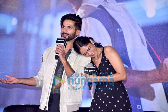 Photos: Shahid Kapoor, Mrunal Thakur and others snapped at the trailer launch of Jersey