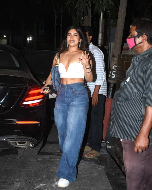 Janhvi Kapoor takes us inside Khushi Kapoor’s rooftop birthday party