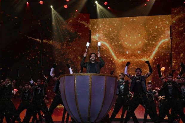 IFFI 2021: Salman Khan and Ranveer Singh light up the stage with their power-packed performances at the opening ceremony