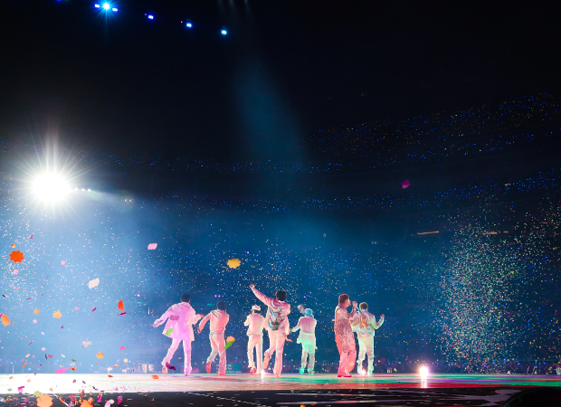 K-POP・アジア BTS permission to dance on stage K-pop fans reunite as BTS gets 'permission to dance' on