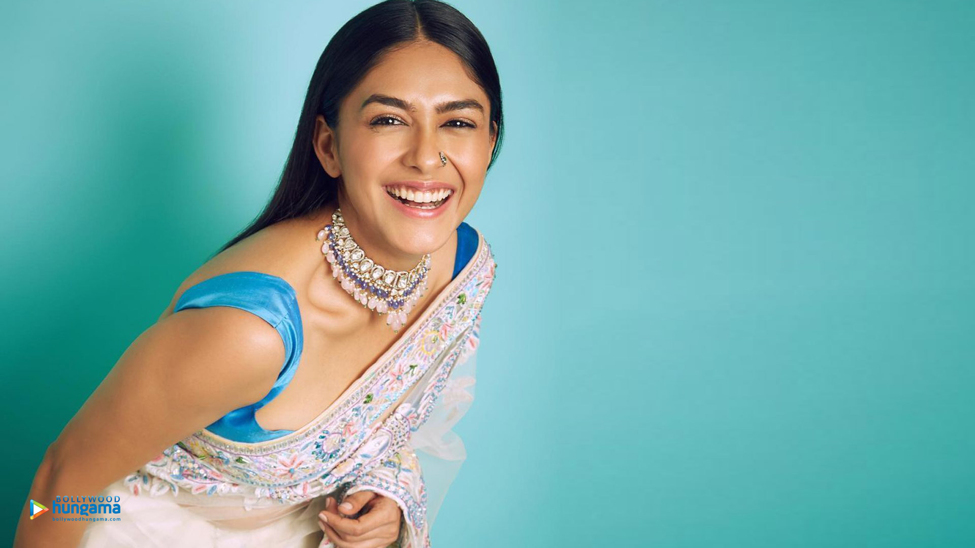 Mrunal Thakur Wallpapers | mrunal-thakur-1-33 - Bollywood Hungama Mrunal Thakur Wallpapers | mrunal-thakur-1-33 - Bollywood Hungama