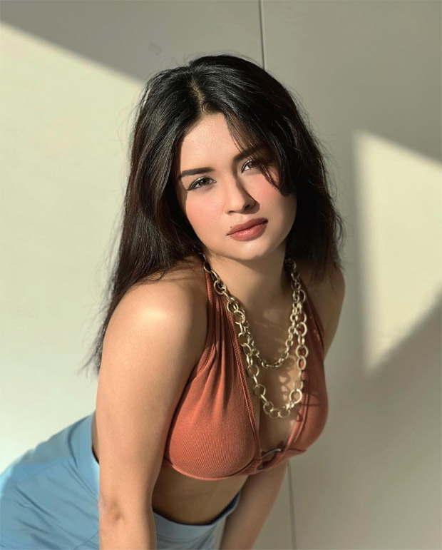 Avneet Kaur sets the internet on fire in plunging brown bralette and mini skirt : Bollywood News - Bollywood Hungama