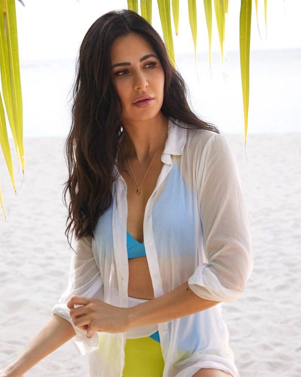 Katrina Kapoor Ki Chut Download - Katrina Kaif sizzles in vibrant blue and white bikini in Maldives, see her  stunning photos : Bollywood News - Bollywood Hungama