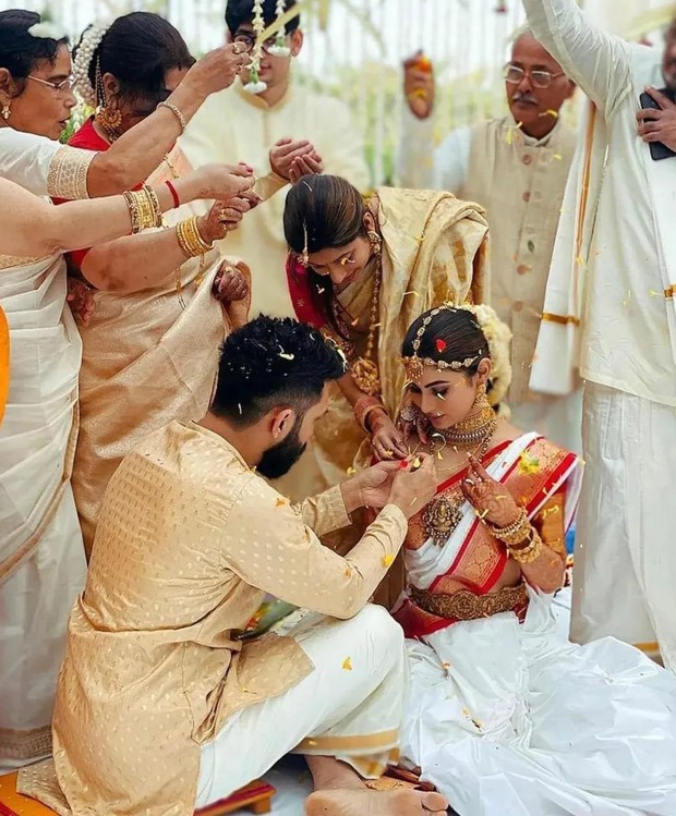 Mouni Roy-Suraj Nambiar Wedding: Bride and groom tie the knot in Malayali ceremony, first photos out : Bollywood News - Bollywood Hungama Mouni Roy-Suraj Nambiar Wedding: Bride and groom tie the knot in Malayali ceremony, first photos out : Bollywood News - Bollywood Hungama
