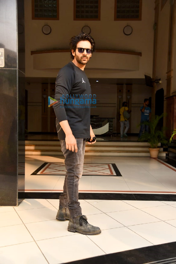 Photos: Kartik Aaryan snapped at Anees Bazmee's office in Andheri