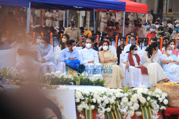 RIP Lata Mangeshkar: Shah Rukh Khan, Sachin Tendulkar, CM Uddhav Thackeray, Sharad Pawar, Asha Bhosle, Shraddha Kapoor attend the state funeral 