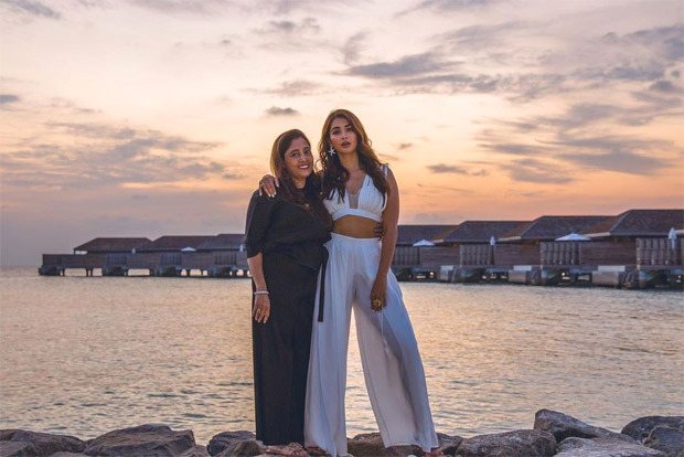 Pooja Hegde celebrates her mother's 60th birthday with a family dinner alongside the ocean