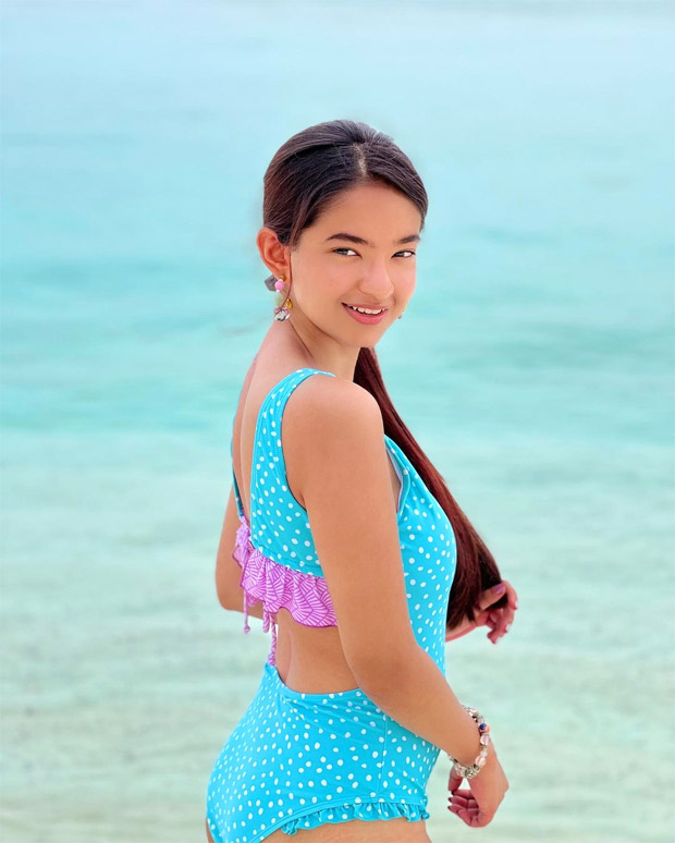 Anushka Sen Xxx Xnxx Video - Anushka Sen sizzles in printed backless swimsuit as she holidays in  Maldives : Bollywood News - Bollywood Hungama