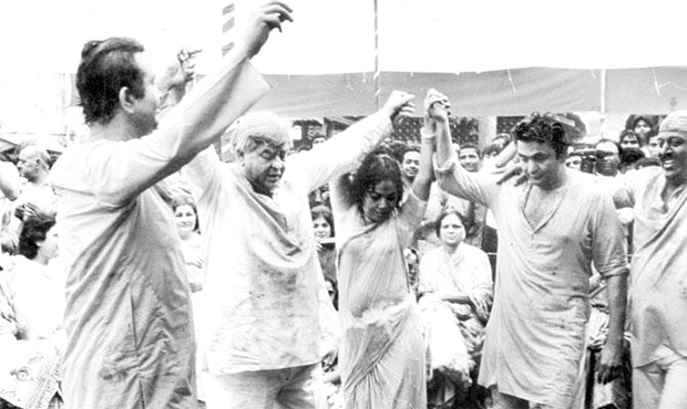 Neetu Kapoor shares old video on Holi featuring Rishi Kapoor, Raj Kapoor, Shammi Kapoor, toddler Ranbir Kapoor