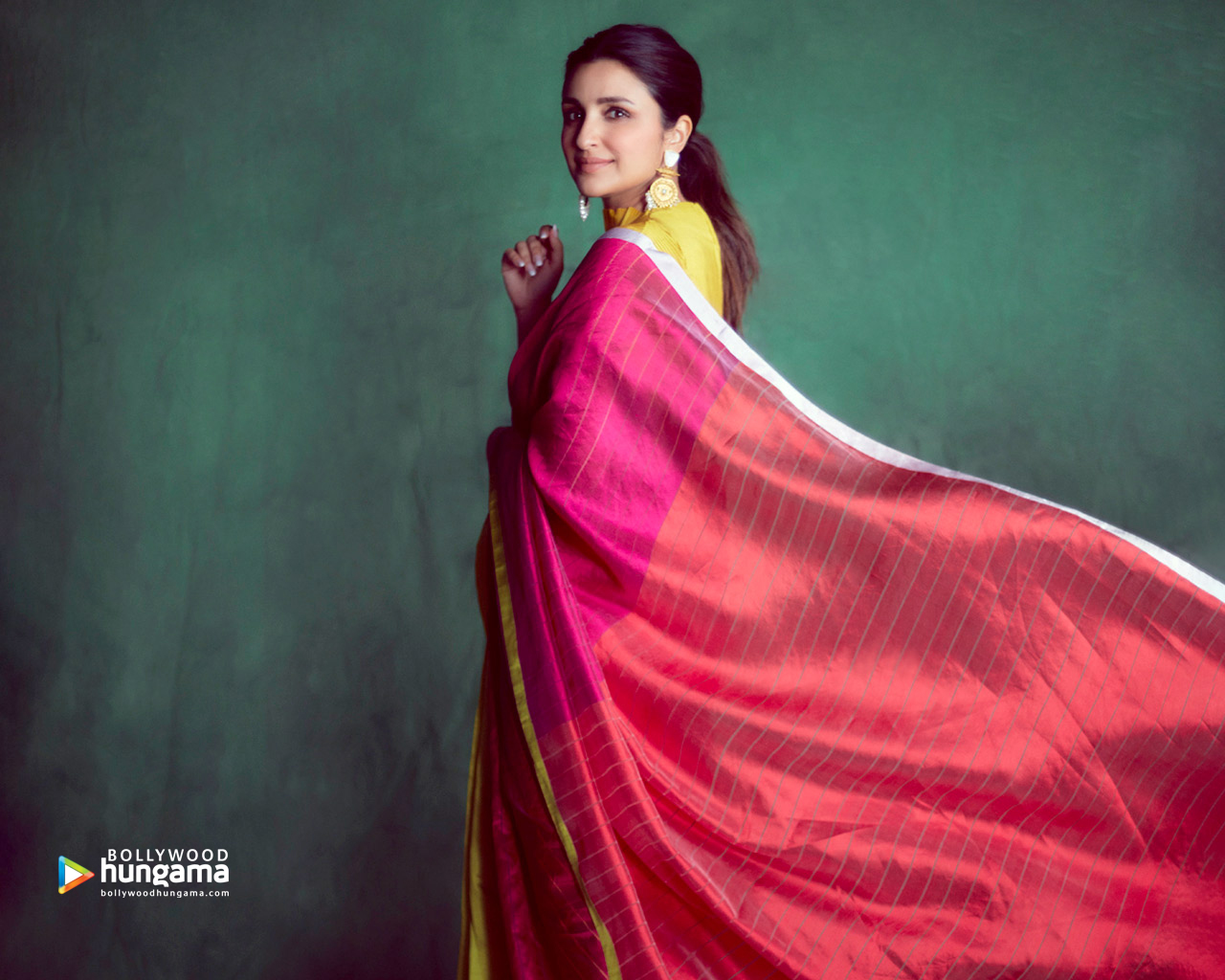 Parineeti Chopra Wallpapers | parineeti-chopra-2-35 - Bollywood Hungama