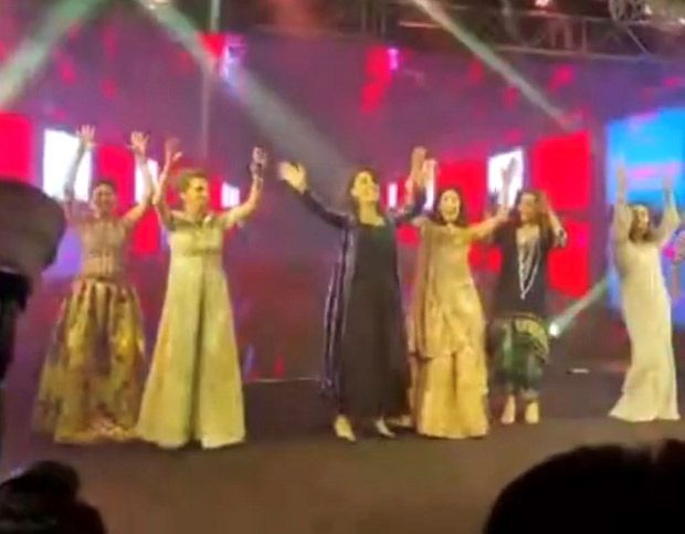Ranbir Kapoor's mom Neetu Kapoor dances the night away to 'Sawan Me Lag Gayi Aag' at a wedding