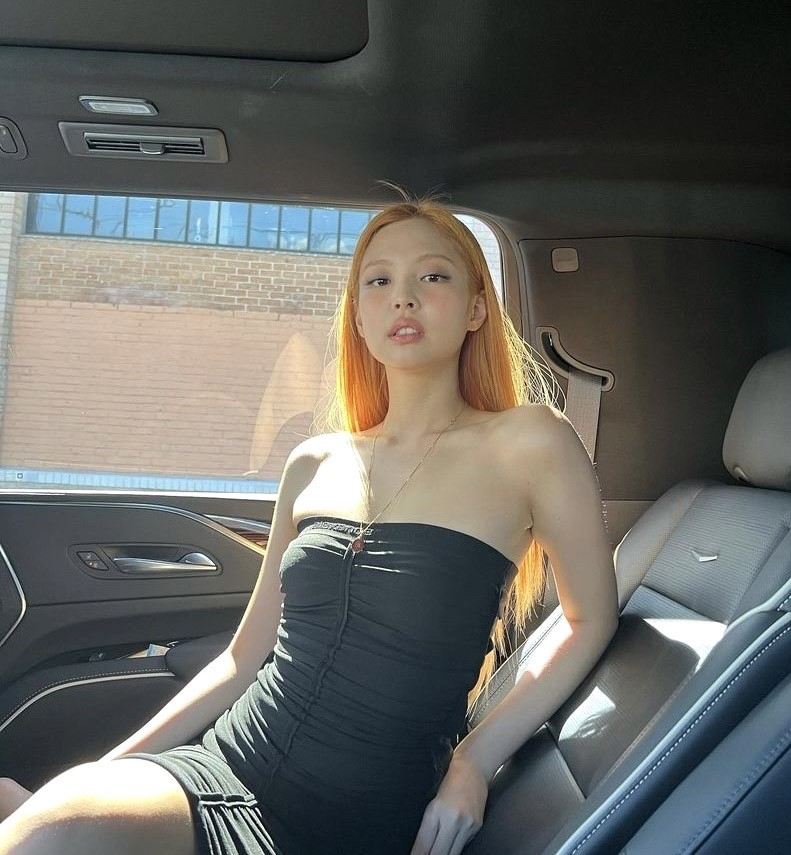 BLACKPINK's Jennie looks like a dream in ruched strapless bodycon and orange  hair in LA : Bollywood News - Bollywood Hungama