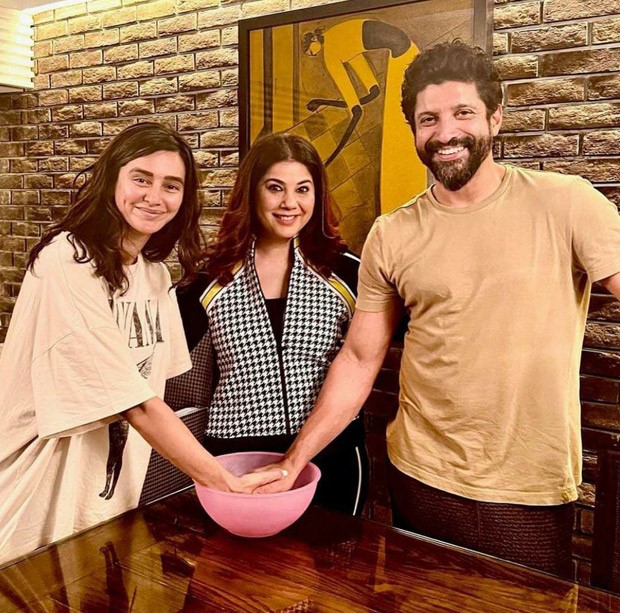 Farhan Akhtar and Shibani Dandekar get their hands cast in wax, see photos