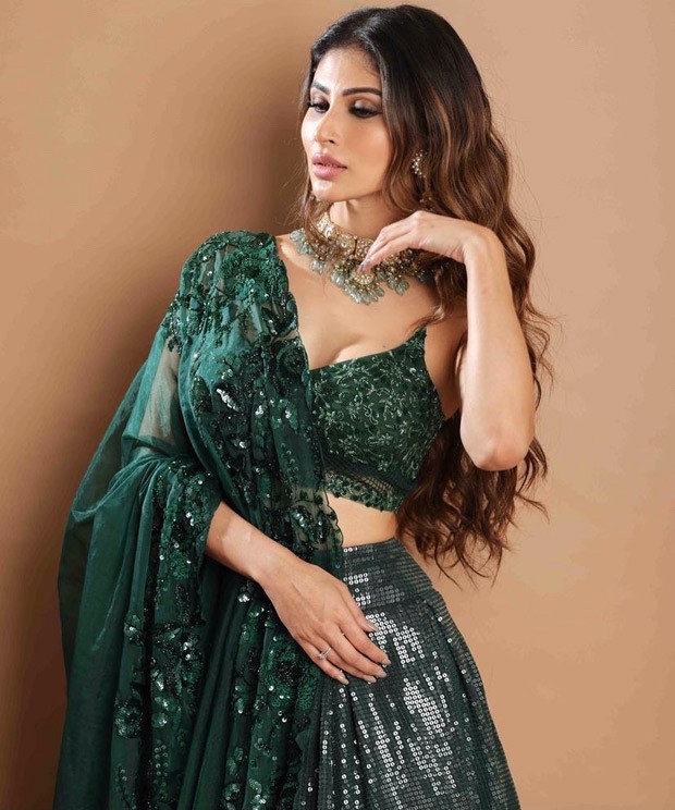 Mouni Roy redefines elegance in emerald green lehenga worth Rs. 52,000 52000 : Bollywood News - Bollywood Hungama Mouni Roy redefines elegance in emerald green lehenga worth Rs. 52,000 52000 : Bollywood News - Bollywood Hungama