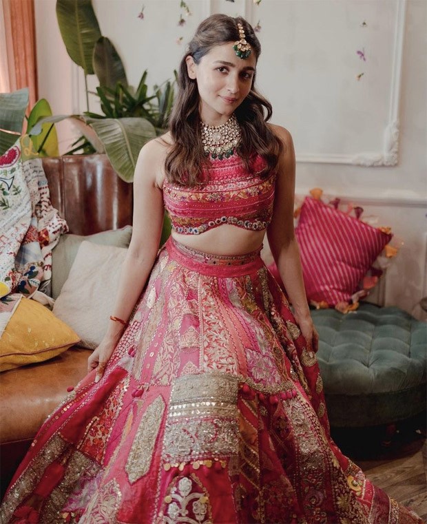 Ranbir Kapoor Alia Bhatt Wedding Alia looks resplendent in Manish Malhotra embellished fuschia pink with 3000 hour intricate handwork of Mijwan women for mehendi ceremony 3