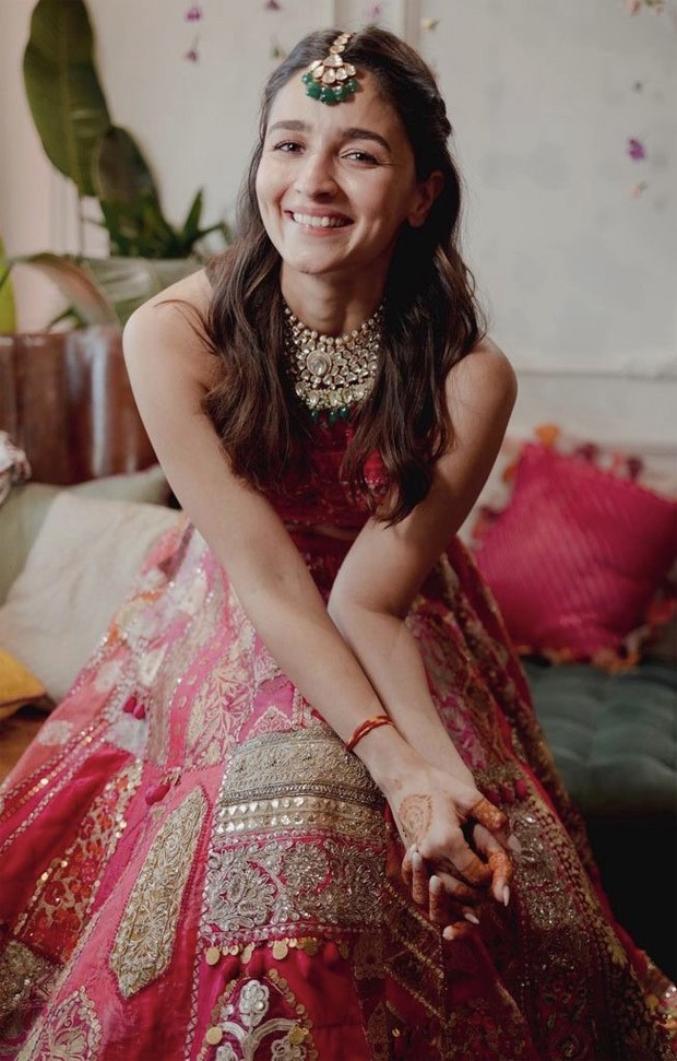 Ranbir Kapoor Alia Bhatt Wedding Alia looks resplendent in Manish Malhotra embellished fuschia pink with 3000 hour intricate handwork of Mijwan women for mehendi ceremony 4