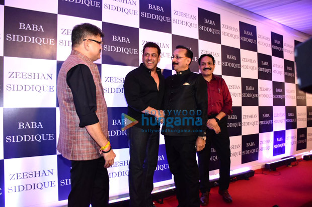 Salman Khan arrives at Baba Siddique's Iftaar party with dad Salim Khan, watch video&nbsp;