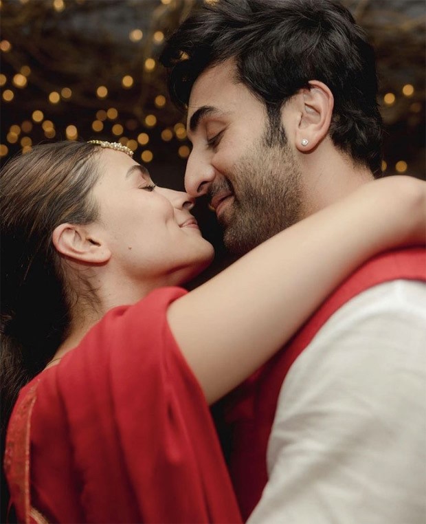Alia Bhatt shares romantic pictures with Ranbir Kapoor as they complete one  month of marriage : Bollywood News - Bollywood Hungama