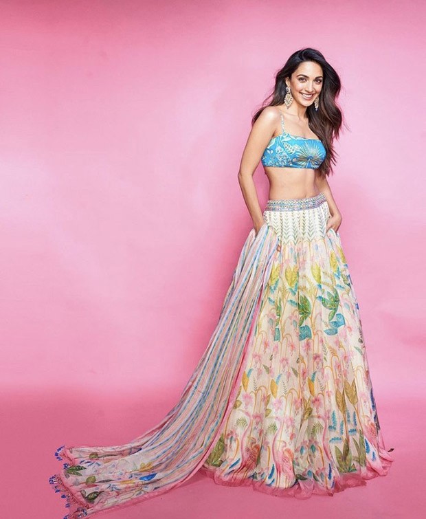 Kiara Advani aces summer fashion in a gorgeous green bralette and floral  lehenga by Anita Dongre worth Rs. 75,000 for Jugjugg Jeeyo trailer launch  75000 : Bollywood News - Bollywood Hungama
