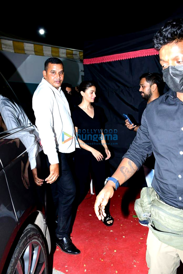 Photos: Alia Bhatt snapped post shoot in Juhu