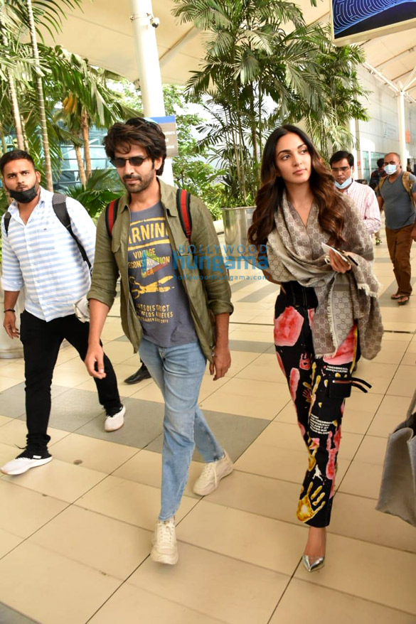 Photos: Kangana Ranaut, Arjun Rampal, Adivi Sesh and others snapped at the airport