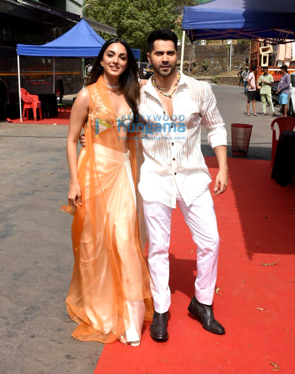 Photos: Varun Dhawan, Kiara Advani, Anil Kapoor and others snapped promoting their film Jugjugg Jeeyo