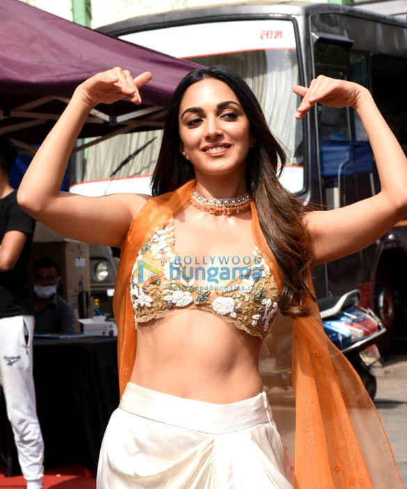 Photos: Varun Dhawan, Kiara Advani, Anil Kapoor and others snapped promoting their film Jugjugg Jeeyo