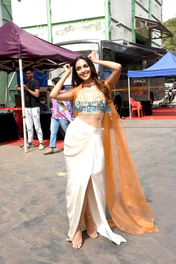 Photos: Varun Dhawan, Kiara Advani, Anil Kapoor and others snapped promoting their film Jugjugg Jeeyo