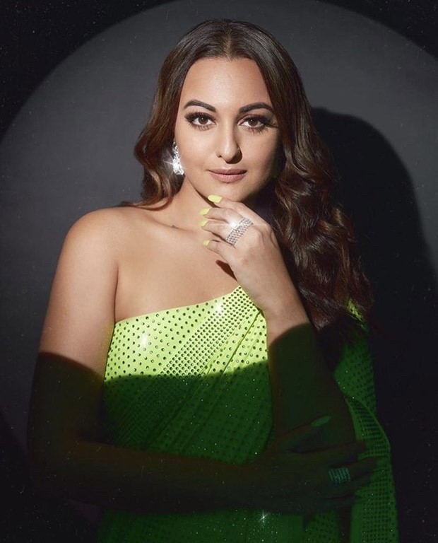 Sonakshi Sinha is ethereal in fluorescent green saree with crystal  embellishments worth Rs 80,000 for Eid celebrations : Bollywood News -  Bollywood Hungama