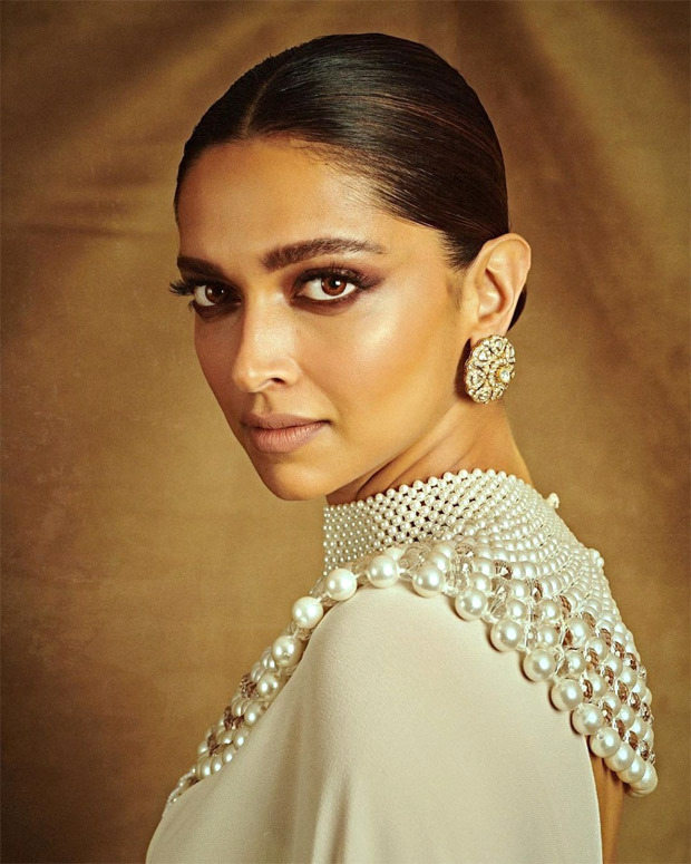 Cannes 2022: Deepika Padukone is epitome of grace and elegance in Abu Jani  & Sandeep Khosla custom pearls and crystal work ruffled saree for closing  ceremony 2022 : Bollywood News - Bollywood Hungama