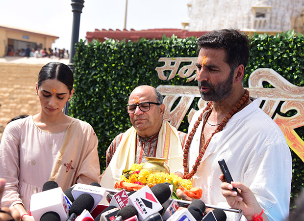 Akshay Kumar and the team of Samrat Prithviraj distribute 20 litres of milk to underprivileged people as bhog post Somnath temple darshan