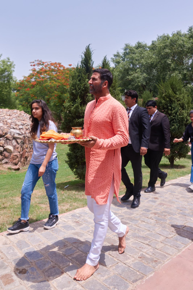 Akshay Kumar, Manushi Chhillar, Dr. Chandraprakash Dwivedi pay tribute to Samrat Prithviraj at Rai Pithora in Delhi, see pics