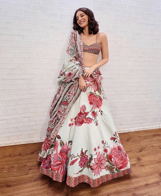 Ananya Panday is summer goals in pretty floral pink lehenga for Umang 2022  : Bollywood News - Bollywood Hungama