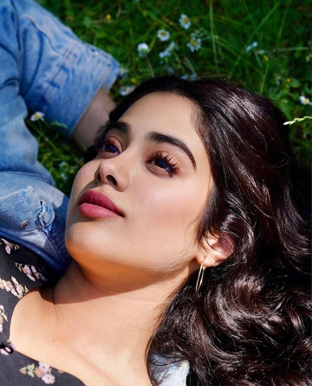 Janhvi Kapoor's pink-hued make-up is giving major summer make-up goals; here's how to get the look Janhvi Kapoor's pink-hued make-up is giving major summer make-up goals; here's how to get the look