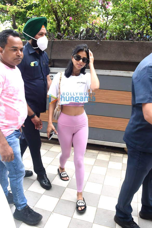 Photos: Suhana Khan and Khushi Kapoor snapped outside their dance classes