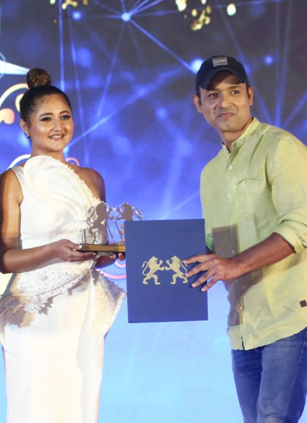 Trendsetting-Journalist-award-for-Bollywood-Hungama’s-Faridoon-Shahryar-at-Power-Brand-Awards-2.jpg