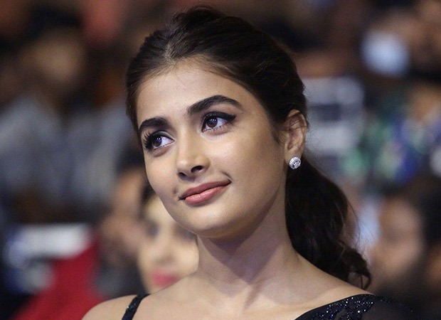 Pooja Hegde calls out airlines for rude behaviour by staff member, says  â€œThreatening tone used with usâ€ : Bollywood News - Bollywood Hungama