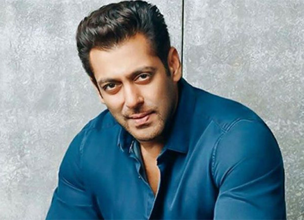 IIFA 2022: This video of Salman Khan dancing with hosts Riteish Deshmukh and Maniesh Paul on Jugjugg Jeeyo Punjaban song is hilarious