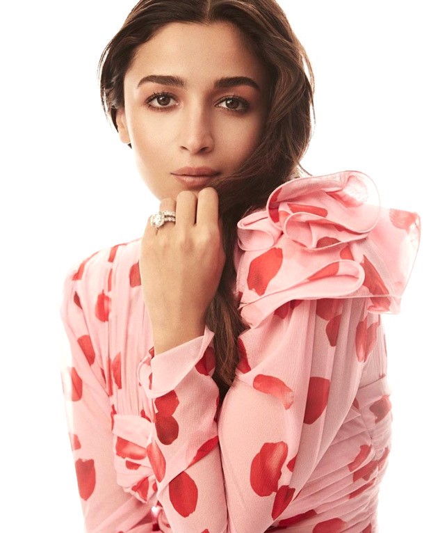 Alia Bhatt's ill-fitted red carpet gown is giving jitters to the internet |  Times of India