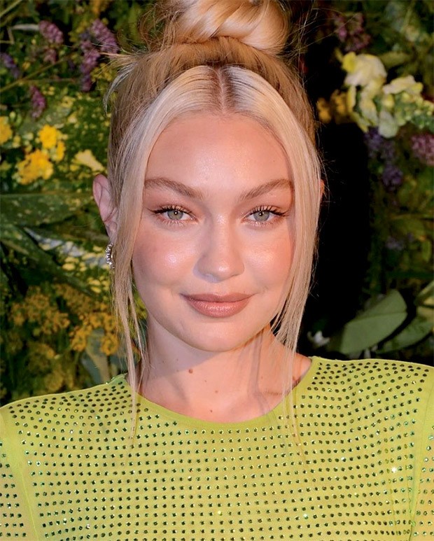 Gigi Hadid amps up the glam in a green body-con dress for British Vogue X  Self Portrait's Summer Party in London : Bollywood News - Bollywood Hungama
