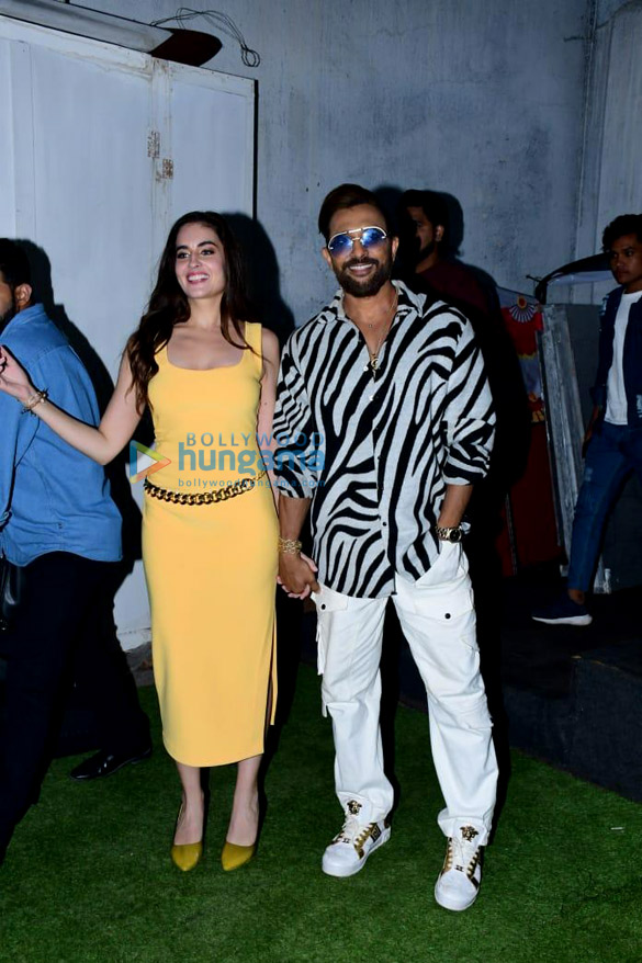 Photos: Taapsee Pannu and Mithali Raj snapped promoting their film Shabaash Mithu on the sets of Dance Deewane Juniors