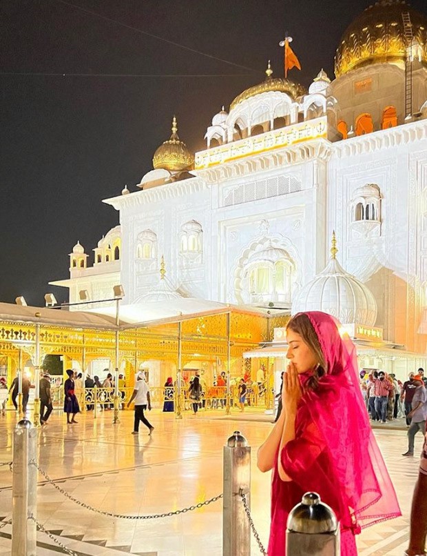 Ananya Panday seeks blessings at Delhi’s Bangla Sahib ahead of Liger release, shares pictures