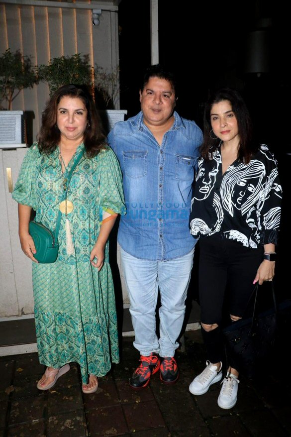 Photos: Chunky Pandey, Farah Khan, Avinash Gowarikar and others snapped at a restaurant in Bandra