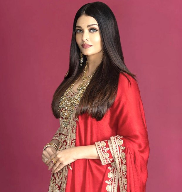Aishwarya Rai Bachchan is epitome of royalty in red anarkali suit for  Ponniyin Selvan event : Bollywood News - Bollywood Hungama