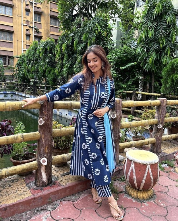 Anushka Sen is keeping it desi in blue anarkali worth Rs. 4900 in her  latest pictures : Bollywood News - Bollywood Hungama